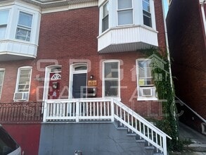 Building Photo - 822 W Princess St
