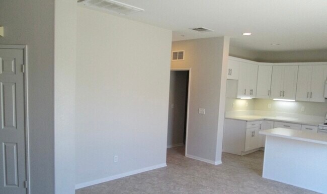 Foto del edificio - Gorgeous Seirra Lakes Golf Community 4 Bed...
