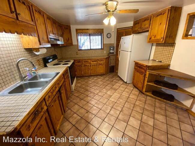 Building Photo - 2 br, 1 bath House - 4 Knight Lane