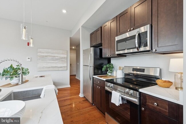 Building Photo - 100 Forrest Ave