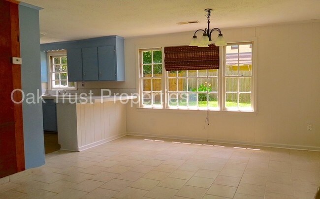 Building Photo - Green Acres, James Island
