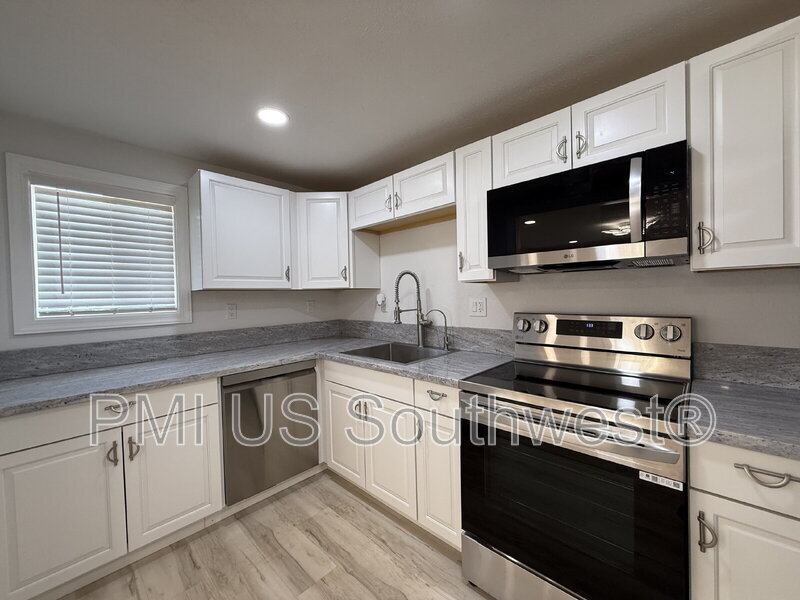 Primary Photo - 315 Moser Ave