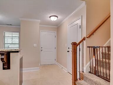 Building Photo - 215 Mossy Bank Dr