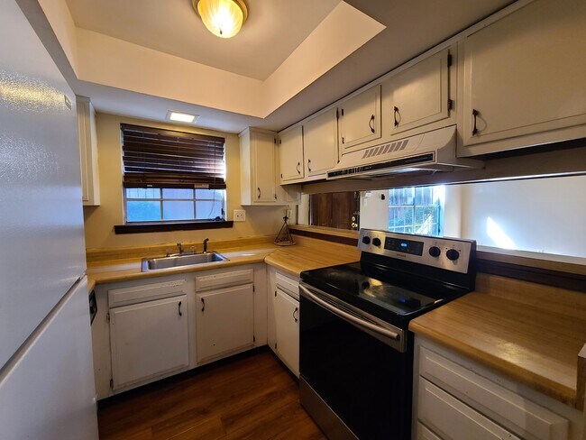 Foto del edificio - 9 Whitney Ave