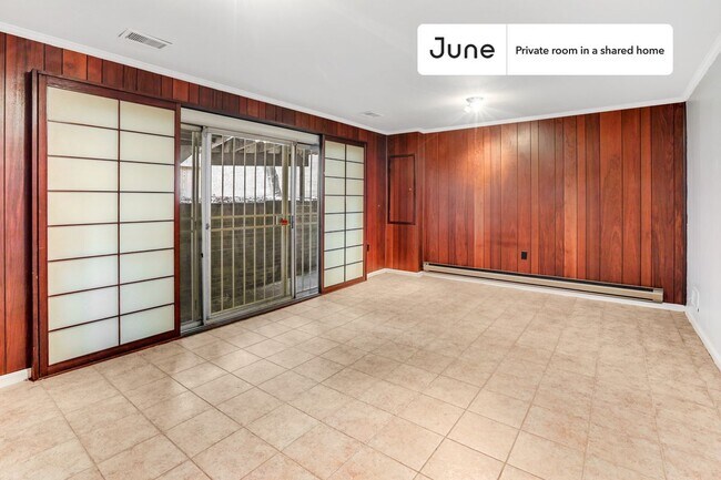 Foto del edificio - Private bedroom in 7 bed/3.5 bath Home