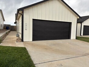 Building Photo - 1717-1719 S Hickory Creek Ct