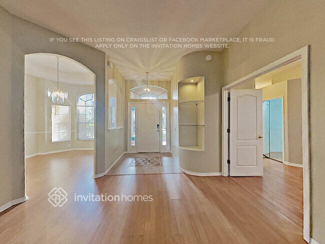 Foto del edificio - 3721 Hollow Wood Dr