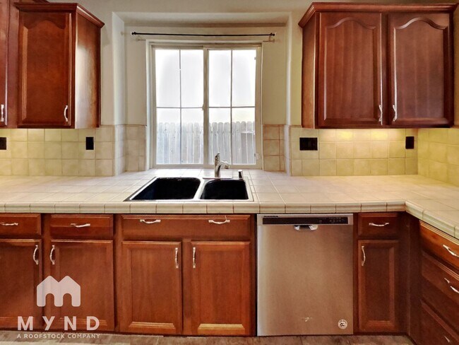Foto del edificio - 3532 Silverwood Rd