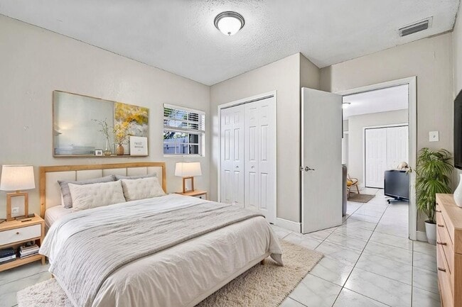 Building Photo - 4151 SW 112th Ave