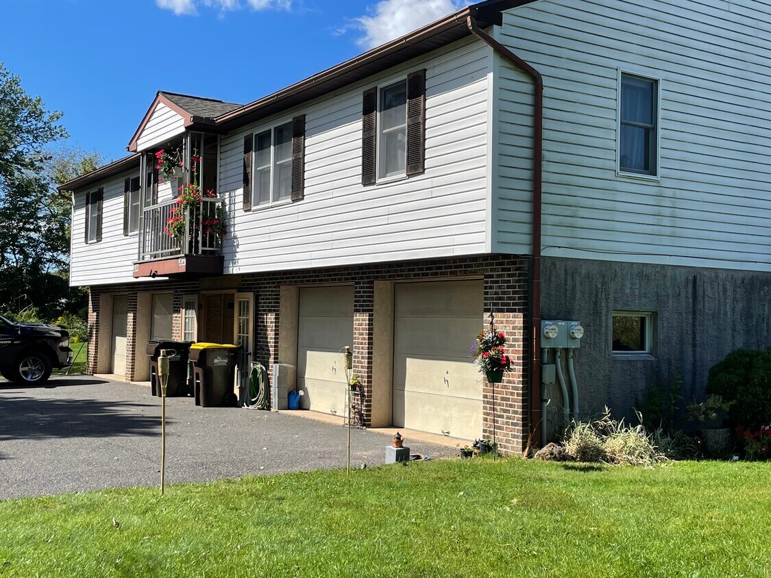 Primary Photo - 2632 Steinsburg Rd