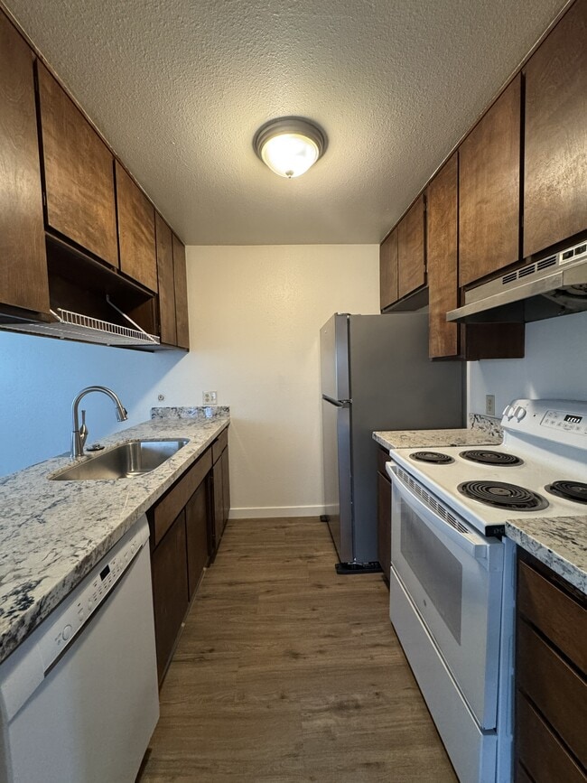 Building Photo - 2004 Ahern St