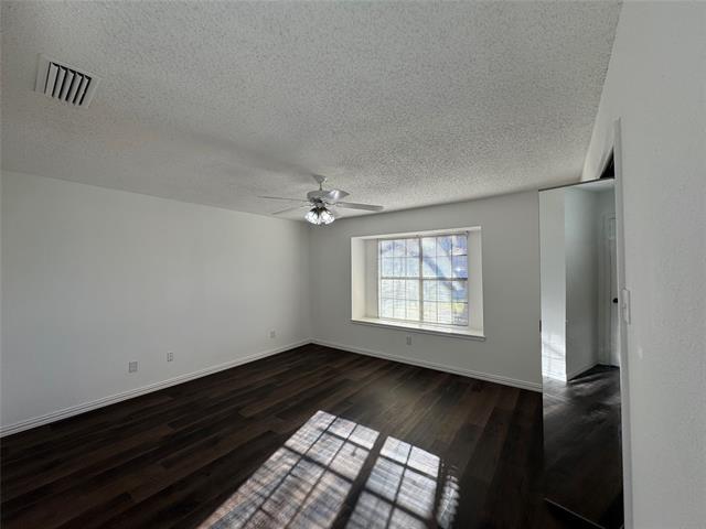 Foto del edificio - 2329 Jamaica Pl