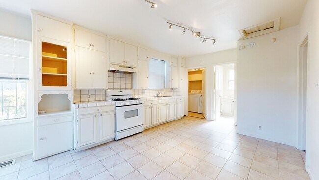 Foto del edificio - Spacious Dimond District Duplex!