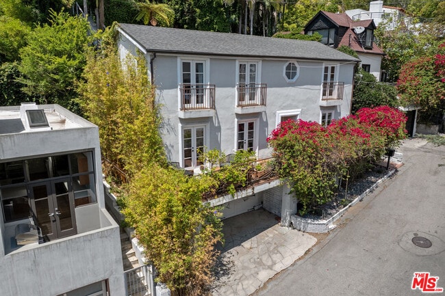 Building Photo - 1531 Marmont Ave