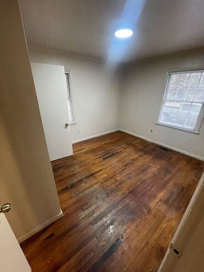 Foto del edificio - 429 Rose Ln