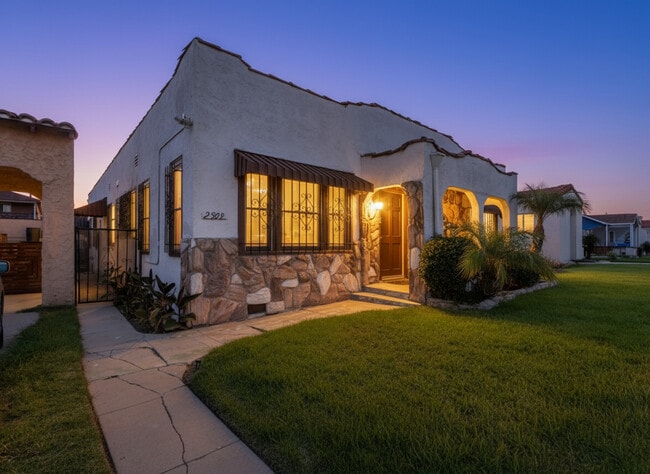 Building Photo - 2509 W 73rd St