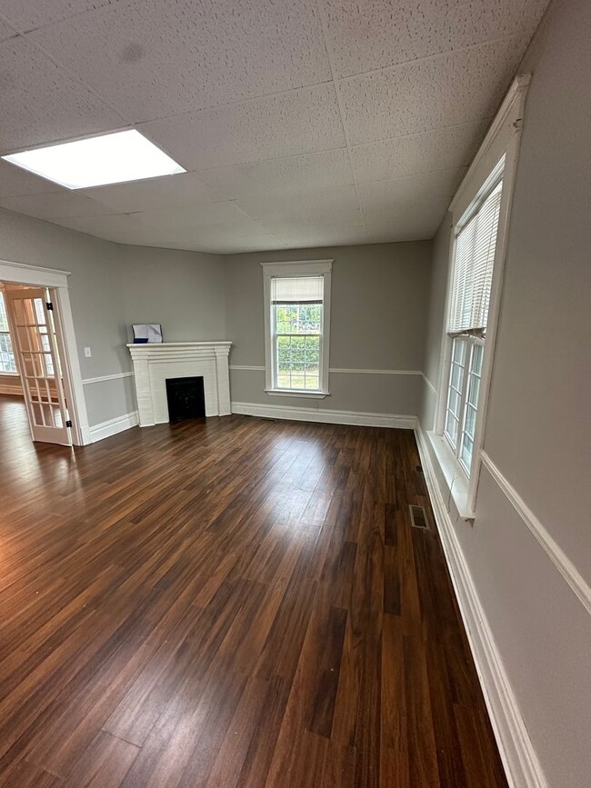Building Photo - 3 Bedroom 2 Bath House in Central Shelbyville