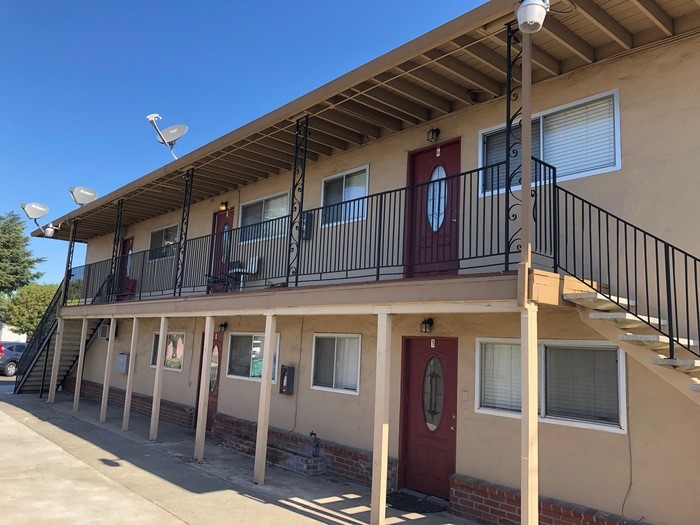 Foto principal - 1049 Jefferson Blvd