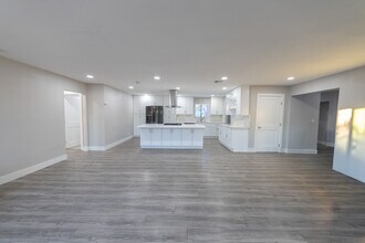 Building Photo - 7700 Satsuma Ave