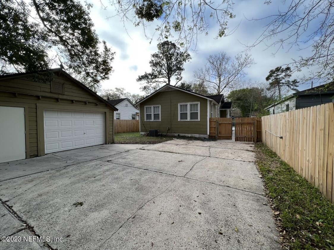 Building Photo - 4041 Ernest St