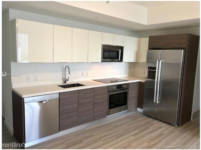 Foto del edificio - 1 br, 1 bath  - Brickell Ten Condo