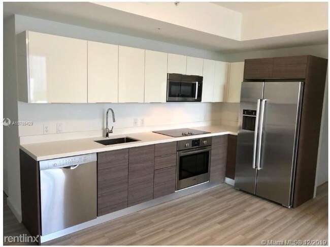 Building Photo - 1 br, 1 bath  - Brickell Ten Condo
