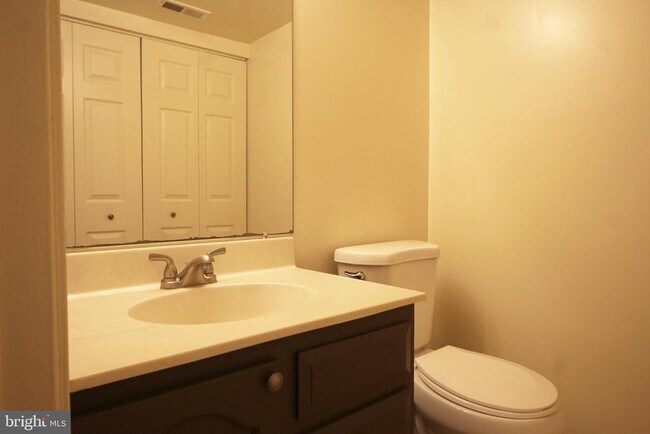 Building Photo - 6069 Ponhill Dr