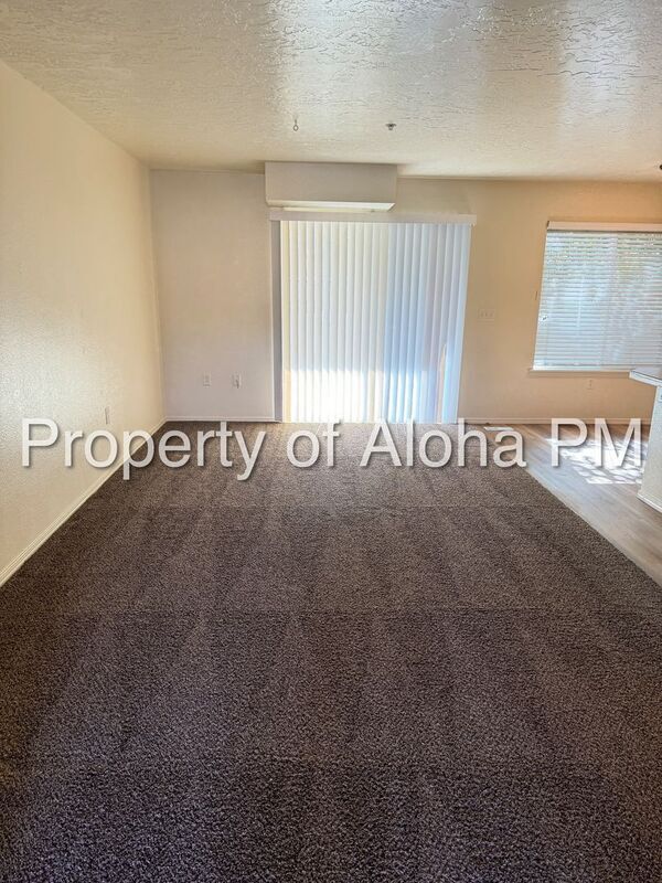 Building Photo - 1043 W Pine Ave