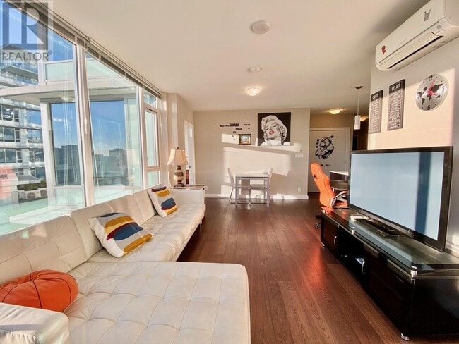 Building Photo - 6971-6971 Elmbridge Way
