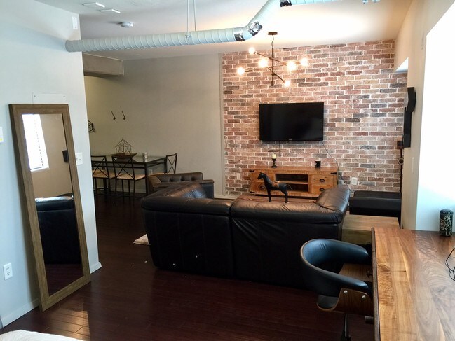 Sala de estar - 800 Brazos St