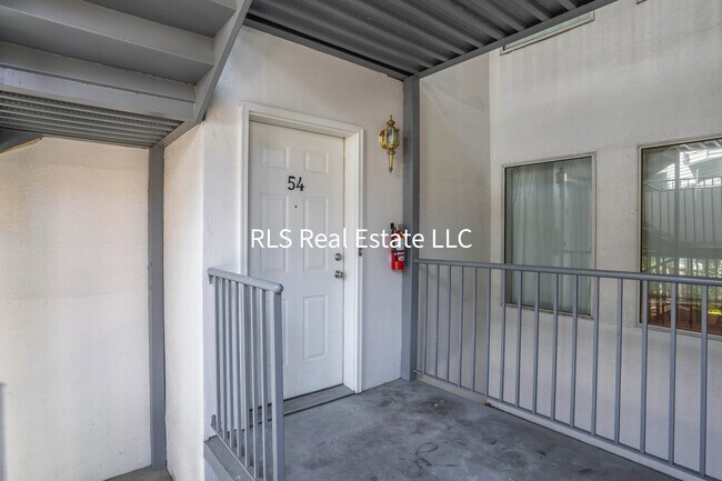 Foto del edificio - 1547 N Riverside Ave