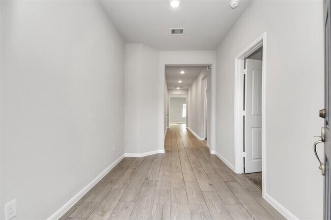 Foto del edificio - 2131 Levant Ln