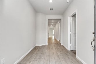 Building Photo - 2131 Levant Ln