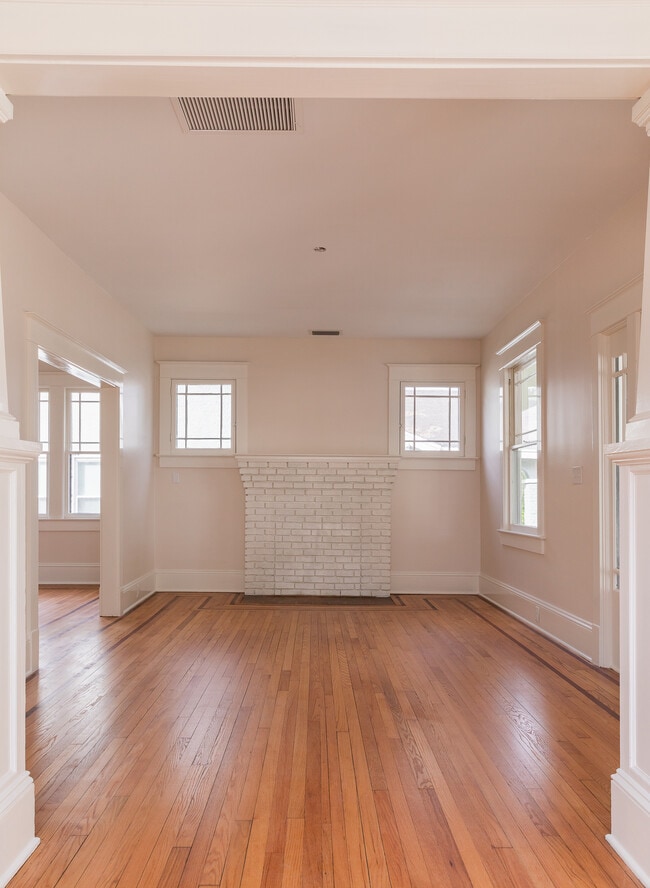 Building Photo - 230 N Arlington Ave