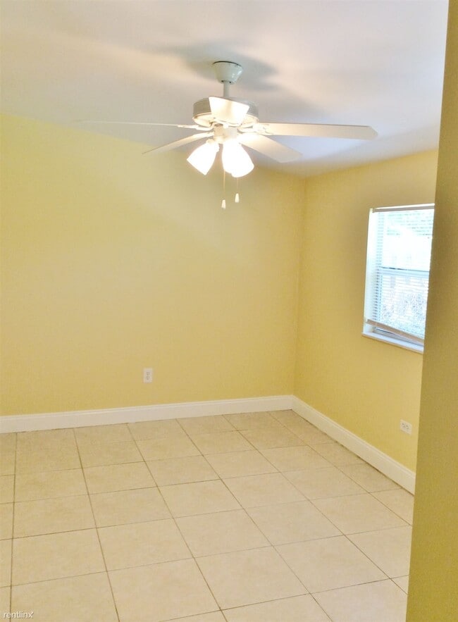 Building Photo - 3 br, 1 bath House - 59 Davis Road