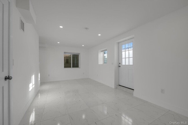 Building Photo - ONE Manhasset Ave