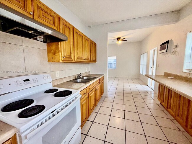 Foto del edificio - 824 NW 4th Ave