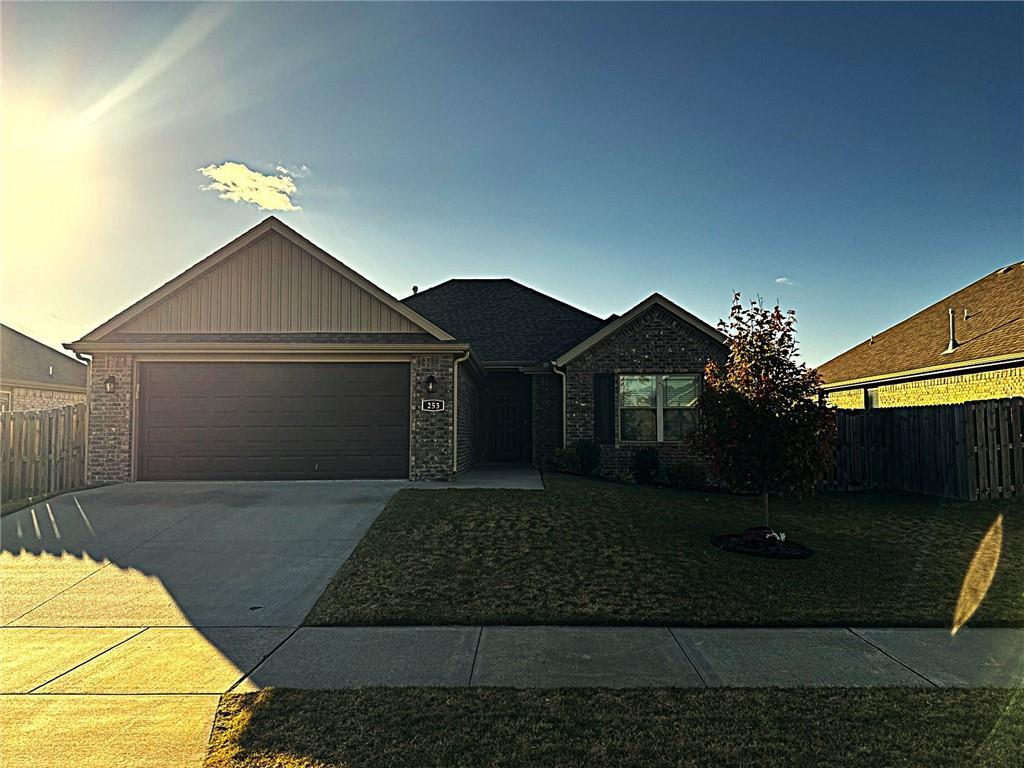 Primary Photo - 253 Amber Dawn Ave