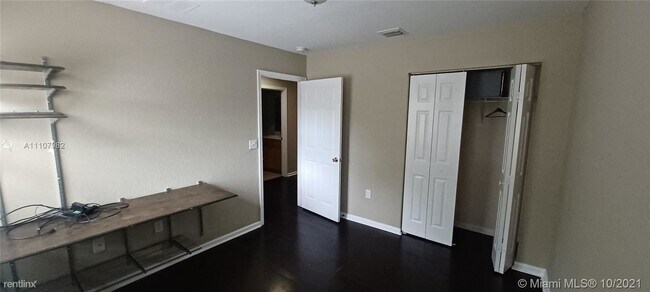 Foto del edificio - 3 br, 2.5 bath Townhome - 4715 SW 164th Ave