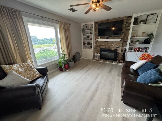 Foto del edificio - 8370 Hillside Trail S