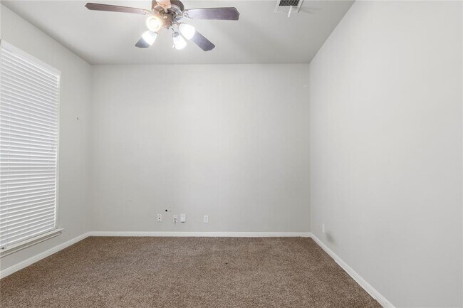 Foto del edificio - 3807 Links Ln