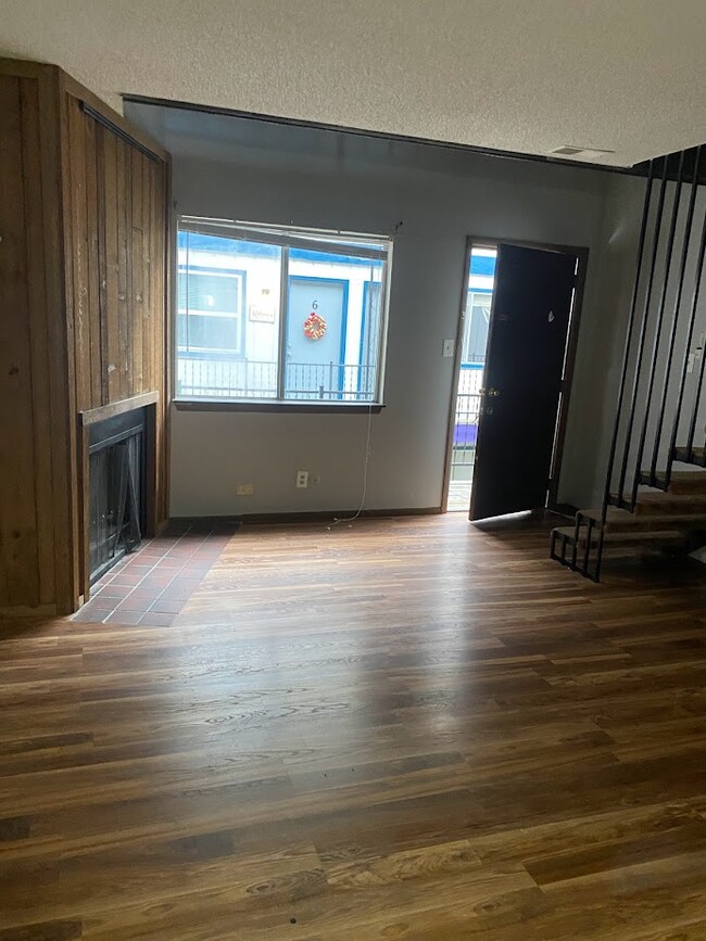 Foto del edificio - 817 SW Tyler St