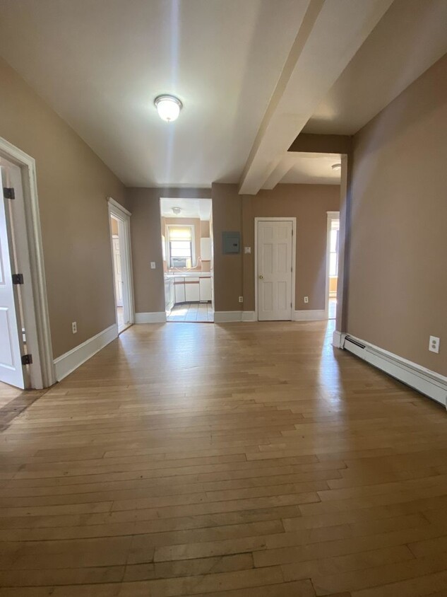 Building Photo - Cute Harvard Ave 4bed with 2 full bath - A...