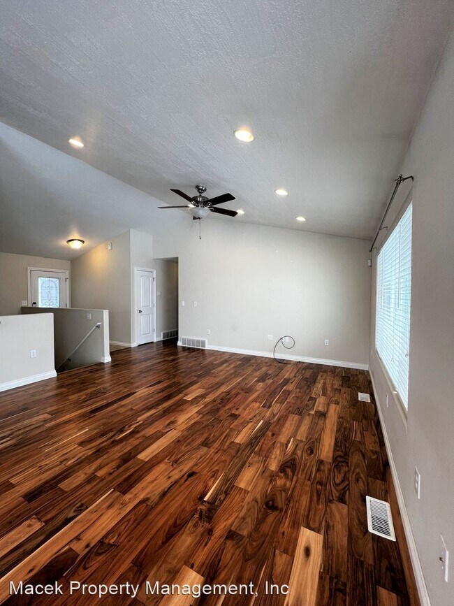 Building Photo - 5 br, 3 bath House - 1105 38th Ave NE
