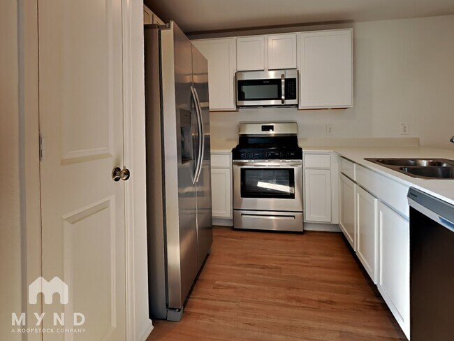 Building Photo - 2842 Via Augusta Dr