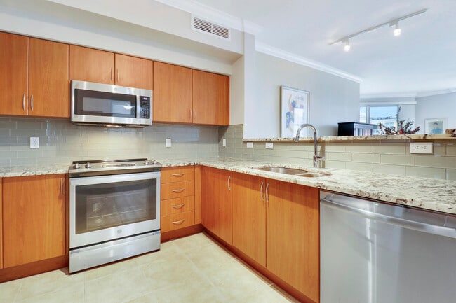 Building Photo - 804 E Windward Way