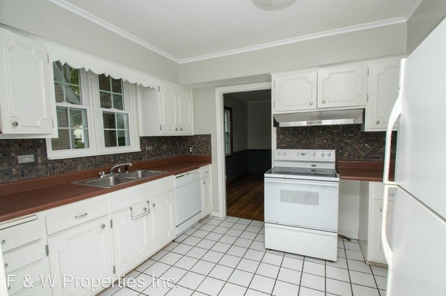 Building Photo - 3 br, 1.5 bath House - 434 Clinton Heights
