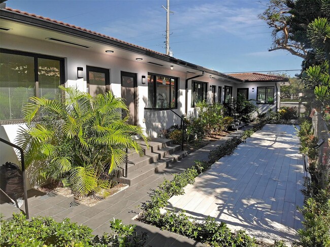 Foto del edificio - 8333 Harding Ave