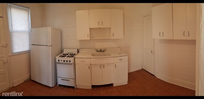Building Photo - 1 br, 1 bath Apartment - 721 66TH A Unit A