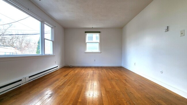 Building Photo - 98 Sylvia St